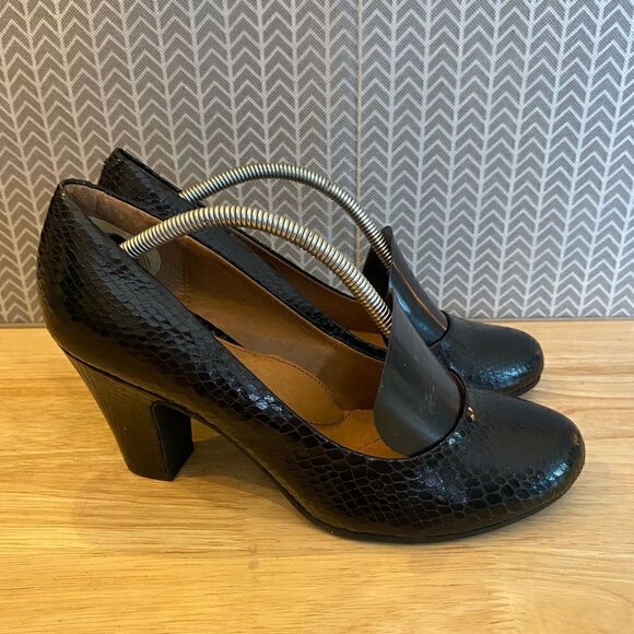 Söfft black rounded toe heels - Picture 1 of 7